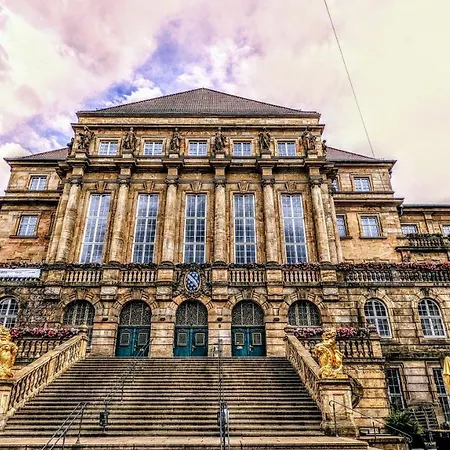 Am Rathaus 2*