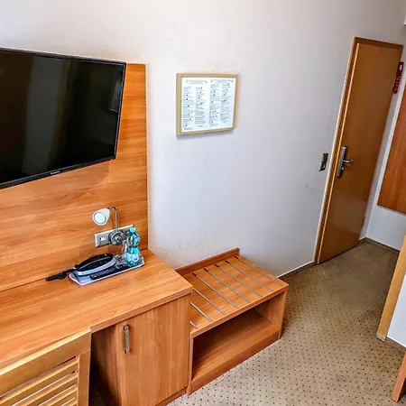 Otel Am Rathaus 2*